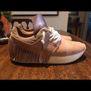 2 pairs, esseutesse size 39